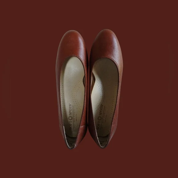 Softspots Women's Vintage Burgundy Leather Loafers - Picture 3 of 14